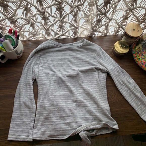 Cute stripe long sleeve with bow in back! - Picture 3 of 4